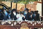 בילדער און ווידיאוס:גרויסארטיגע מעמד הכנסת ספר תורה דורך כ"ק אדמו"ר מוויזניץ שליט"א 
