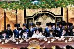 בילדער און ווידיאוס:גרויסארטיגע מעמד הכנסת ספר תורה דורך כ"ק אדמו"ר מוויזניץ שליט"א 