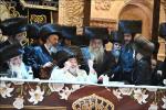 בילדער און ווידיאוס:גרויסארטיגע מעמד הכנסת ספר תורה דורך כ"ק אדמו"ר מוויזניץ שליט"א 