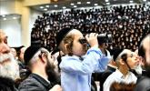 בילדער און ווידיאוס:גרויסארטיגע מעמד הכנסת ספר תורה דורך כ"ק אדמו"ר מוויזניץ שליט"א 