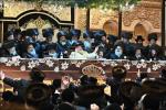 בילדער און ווידיאוס:גרויסארטיגע מעמד הכנסת ספר תורה דורך כ"ק אדמו"ר מוויזניץ שליט"א 