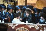 בילדער און ווידיאוס:גרויסארטיגע מעמד הכנסת ספר תורה דורך כ"ק אדמו"ר מוויזניץ שליט"א 