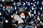 בילדער און ווידיאוס:גרויסארטיגע מעמד הכנסת ספר תורה דורך כ"ק אדמו"ר מוויזניץ שליט"א 