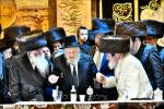 בילדער און ווידיאוס:גרויסארטיגע מעמד הכנסת ספר תורה דורך כ"ק אדמו"ר מוויזניץ שליט"א 