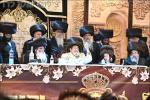 בילדער און ווידיאוס:גרויסארטיגע מעמד הכנסת ספר תורה דורך כ"ק אדמו"ר מוויזניץ שליט"א 