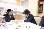 מעמד חתימת שטרת לרגל קניית זכות בית המדרש "בית בן ציון" במחנה אהל ברוך קראסנא