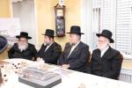 מעמד חתימת שטרת לרגל קניית זכות בית המדרש "בית בן ציון" במחנה אהל ברוך קראסנא