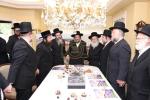 מעמד חתימת שטרת לרגל קניית זכות בית המדרש "בית בן ציון" במחנה אהל ברוך קראסנא