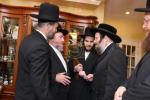 מעמד חתימת שטרת לרגל קניית זכות בית המדרש "בית בן ציון" במחנה אהל ברוך קראסנא