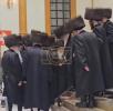 Main image for א חתונה בחצר הקודש סקווירא אינמיטן די שבעה ע"פ הרבנית מראחמסטריווקא ע"ה