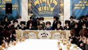 Main image for כ"ק אדמו"ר מסקולען שליט"א זינגט ביי שבע ברכות בחצר הקודש באבוב