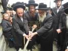 מעמד הנחת אבן הפינה לביהמ"ד החדש "בית שערים" מאנסי בהנהלת הרה"ג מאיר נפתלי אילאוויטש רב ואב"ד שליט"א