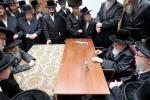 כ"ק אדמו"ר מסאטמאר שליט"א איז מנחם אבל ביים שוואגער כ"ק אדמו"ר מסקווירא שליט"א נאכן פטירה פון די שוועסטער