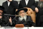 קביעת מזוזה היכל התורה - היכל שמואל בביהמ"ד הגדול קרית יואל