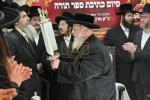 הכנסת ספר תורה בחצר הקודש סאסוב