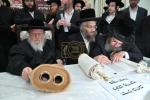 הכנסת ספר תורה בחצר הקודש סאסוב