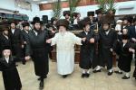 הכנסת ספר תורה בחצר הקודש סאסוב