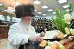 הכנסת ספר תורה בחצר הקודש סאסוב