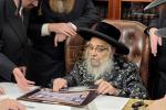 הגה"צ אב"ד סאטמאר ירושלים שליט"א און חברי ועד קרן הבנין ביי כ"ק אדמו"ר מסאטמאר שליט"א 