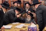 הגה"צ אב"ד סאטמאר ירושלים שליט"א און חברי ועד קרן הבנין ביי כ"ק אדמו"ר מסאטמאר שליט"א 