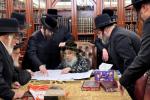 הגה"צ אב"ד סאטמאר ירושלים שליט"א און חברי ועד קרן הבנין ביי כ"ק אדמו"ר מסאטמאר שליט"א 