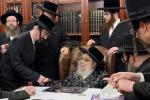 הגה"צ אב"ד סאטמאר ירושלים שליט"א און חברי ועד קרן הבנין ביי כ"ק אדמו"ר מסאטמאר שליט"א 