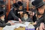 הגה"צ אב"ד סאטמאר ירושלים שליט"א און חברי ועד קרן הבנין ביי כ"ק אדמו"ר מסאטמאר שליט"א 