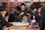 הגה"צ אב"ד סאטמאר ירושלים שליט"א און חברי ועד קרן הבנין ביי כ"ק אדמו"ר מסאטמאר שליט"א 
