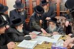 הגה"צ אב"ד סאטמאר ירושלים שליט"א און חברי ועד קרן הבנין ביי כ"ק אדמו"ר מסאטמאר שליט"א 