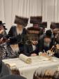 מעמד כתיבת האותיות און תהלוכת הספר תורה אינעם ספר תורה וואס ווערט אריינגעגעבן דורך הנגיד ר' ליפא פריעדמאן הי"ו,* צום בנין הת"ת בנין ליפא פריעדמאן שע"י מוסדות סאטמאר אין בארא פארק