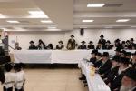 חומש סעודה תלמוד תורה פאפא ב"פ בראשות כ"ק אדמו"ר מפאפא שליט"א 