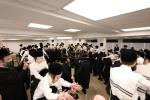 חומש סעודה תלמוד תורה פאפא ב"פ בראשות כ"ק אדמו"ר מפאפא שליט"א 