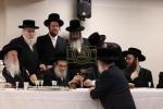 חומש סעודה תלמוד תורה פאפא ב"פ בראשות כ"ק אדמו"ר מפאפא שליט"א 