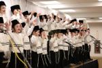 חומש סעודה תלמוד תורה פאפא ב"פ בראשות כ"ק אדמו"ר מפאפא שליט"א 