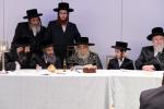 כ"ק אדמו"ר מסאטמאר שליט"א ביים שמחת הבר מצוה פון הב' בן הרה"ג ר' יואל מייזליש שליט"א - רב דביהמ"ד ברך משה סיגוט, בן גיסו הגה"צ גאב"ד סאטמאר מאנטריאל שליט"א, אין די זאלן פון גני קליין