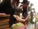 הערליכע בילדער ארויסגעקומען פון די פיבערהאפטיגע ארבעט פון צוטיילן מכתבי קודש פון אדמורי סאטמאר זי"ע פאר בני כ"ק אדמו"ר בעל ברך משה מסאטמאר זצ"ל