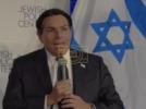 Main image for דער מדינת ישראל אמבאסאדאר צום יו ען, דני דנון, לייגט אראפ די דעטאלן פון אן אנגעצויגענעם אויסטויש מיט טאקער קארלסאן.