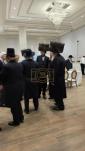 הגה"צ אב"ד סאטמאר וויליאמסבורג שליט"א וגבאי אביו כ"ק אדמו"ר  סאטמאר שליט"א  זענען זיך משתתף ביים שמחת החתונה פון בת  הנגיד ר' ליפא פריעדמאן ני"ו