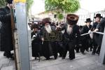כ"ק אדמו"ר מצאנז שליט"א ביי סידור קידושין בחופת בת העסקן הרב יוסף יצחק יאקאבאוויטש