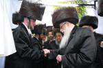 כ"ק אדמו"ר מצאנז שליט"א ביי סידור קידושין בחופת בת העסקן הרב יוסף יצחק יאקאבאוויטש