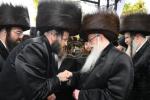 כ"ק אדמו"ר מצאנז שליט"א ביי סידור קידושין בחופת בת העסקן הרב יוסף יצחק יאקאבאוויטש