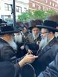 הגה"צ ראש ישיבת סאטמאר בני ברק שליט"א אויף א בליץ באזוך אין ניו יארק לרגל די חתונה בבית הרבני הנגיד שמעון ישראל קליין הי"ו פון וויליאמסבורג