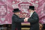 התחלת כתיבת ספר תורה לביהמ"ד תפארת פנחס ווענגרוב נתנדב לזכות הרה"ח אברהם צבי שווארץ הי"ו