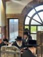 כ"ק גאב"ד מאקאווא שליט"א ביים ציון הקדוש אין קערעסטיר 
