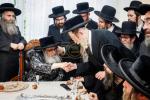 כתיבת האותיות בבית הרבני הנגיד ר' יהודא (לייבי) זיכערמאן הי"ו אין מאנסי ווי ער האט מנדב געווען א סכום הגון פאר די קהילה אין קרית יואל קביעות מזוזה בביהמ"ד צאנז במאנסי