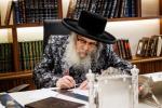 כתיבת האותיות בבית הרבני הנגיד ר' יהודא (לייבי) זיכערמאן הי"ו אין מאנסי ווי ער האט מנדב געווען א סכום הגון פאר די קהילה אין קרית יואל קביעות מזוזה בביהמ"ד צאנז במאנסי