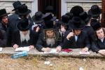 היסטארישע "לימוד ש"ס על קברו" באתרא קדישא ראדאשיץ  און מעמד סיום הש"ס און סעודות דהילולא ח"י סיון אפגעראכטן אין פרעכטיגן "בנין לאנדא"