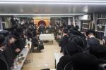 כ"ק אדמו"ר מסערדאהעלי שליט"א איז מתפלל אין אתרא קדישא מירון