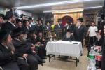 כ"ק אדמו"ר מסערדאהעלי שליט"א איז מתפלל אין אתרא קדישא מירון