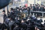 כ"ק אדמו"ר מסערדאהעלי שליט"א איז מתפלל אין אתרא קדישא מירון